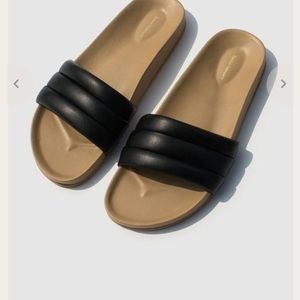 Beatrice Valenzuela Classic Sandalia in Black size 7